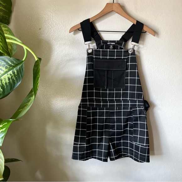 Hot Topic | Grid Print Shortalls - Picture 2 of 7